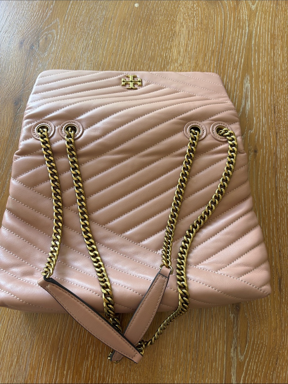 Tory Burch Quilted Chain-Shoulder Bag in Blush Pink with Gold Hardware - Picture 4 of 6